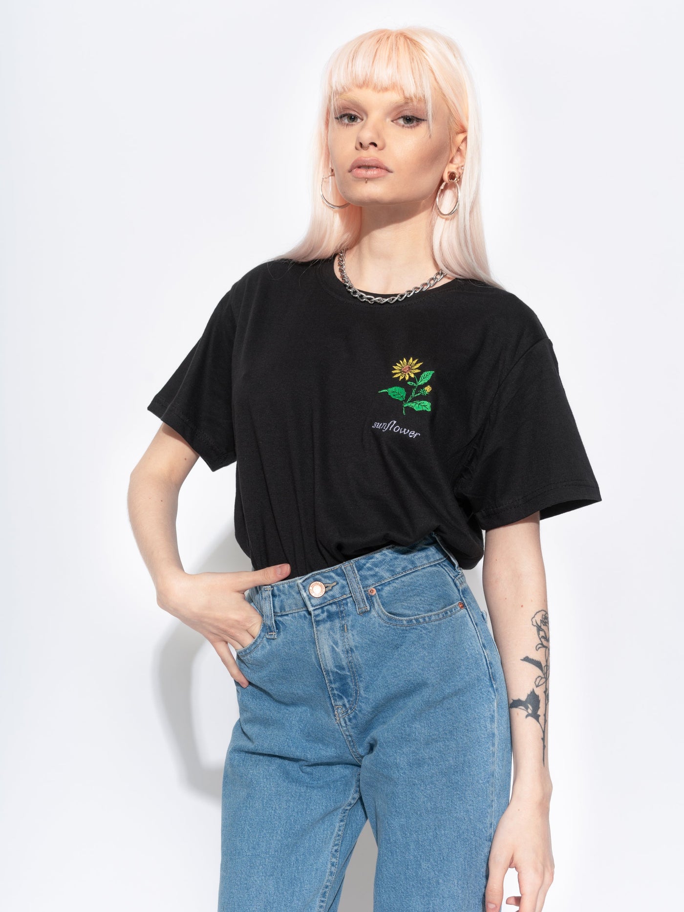 Sunflower T-shirt in black 