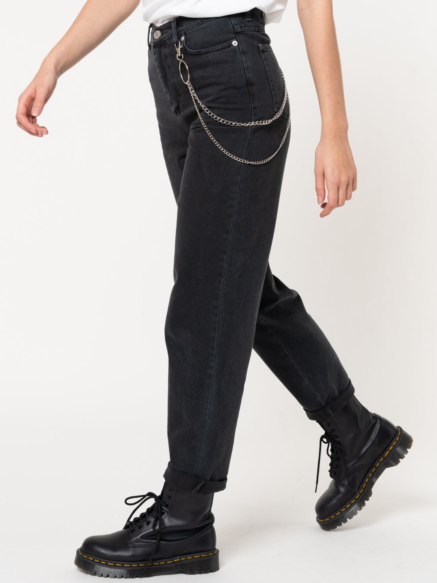 Black Denim Mom Jeans With Chain - Minga London